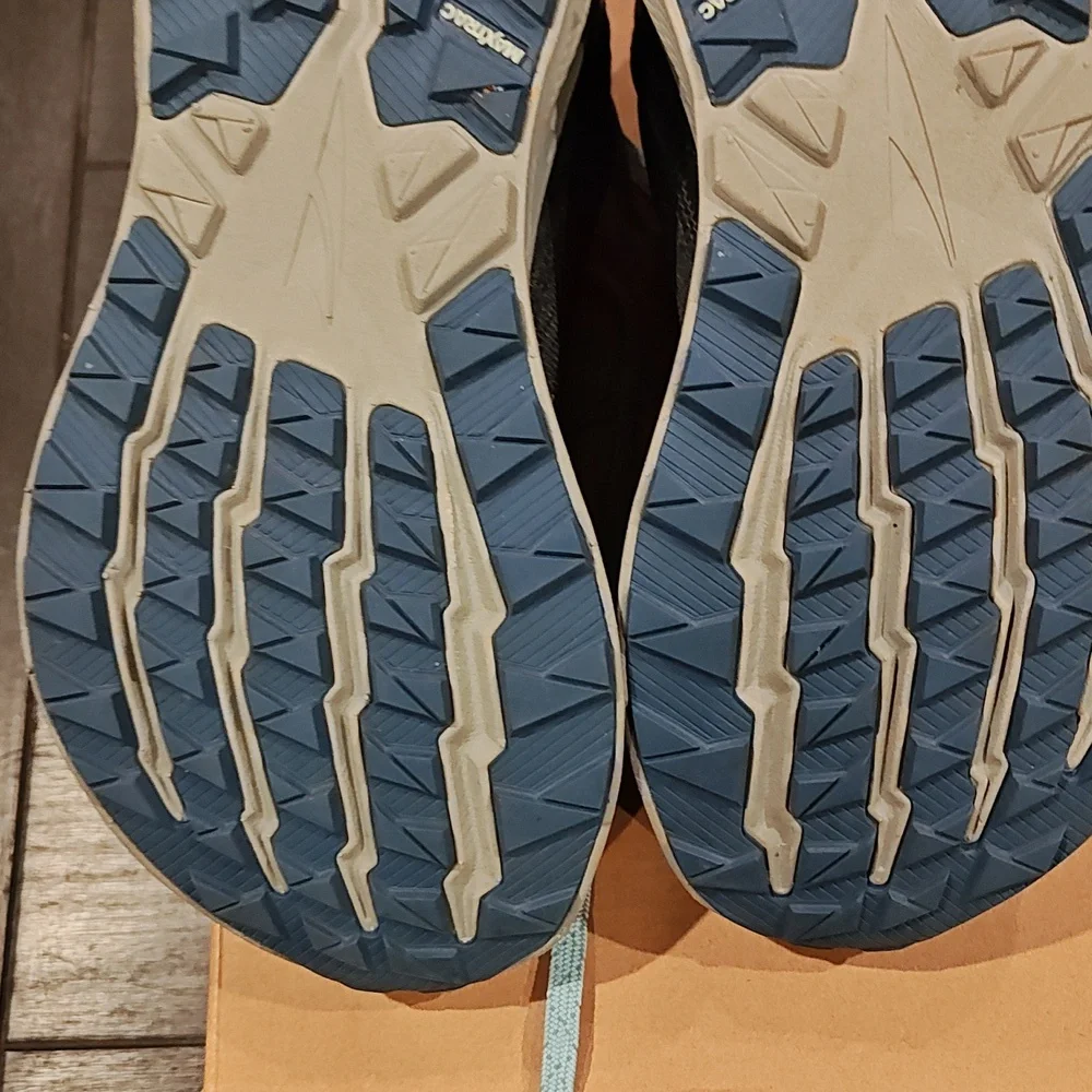 Altra experience Wild Size 8.5 Black/Lt Blue-barely Worn - Picture 11 of 12
